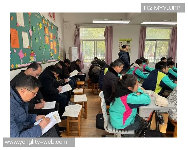 足球是圆的哲学启示与人生的无限可能探索 足球是圆的哲学启示与人生的无限可能探索